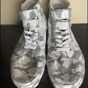 Vans Camouflage high top sneakers size 8